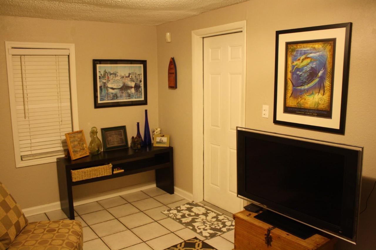 Key West Style Historic Home In Coconut Grove Florida The Yellow House Miami Eksteriør bilde