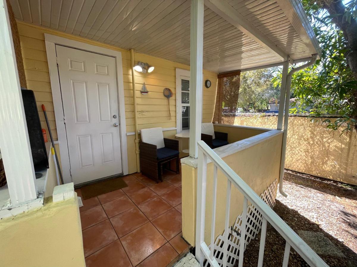 Key West Style Historic Home In Coconut Grove Florida The Yellow House Miami Eksteriør bilde